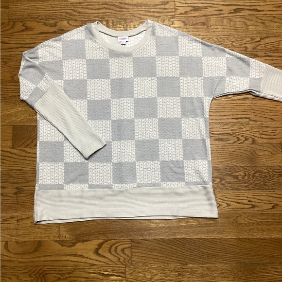 LulaRoe Tammy Top. Gray block pattern. Size Large - Picture 8 of 12